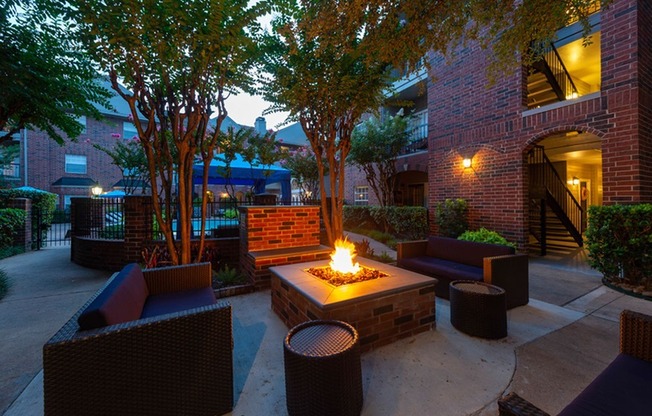 The Inverness Courtyard | Houston, TX Apartments | Apartments in Houston, TX