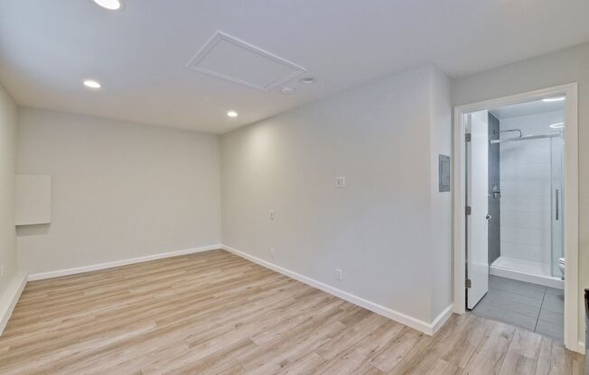 Studio, 1 bath, 234 sqft, $1,700, Unit 1676 Blue Jay Unit B