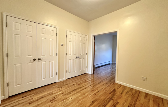 2 beds, 1 bath, $3,100, Unit 2