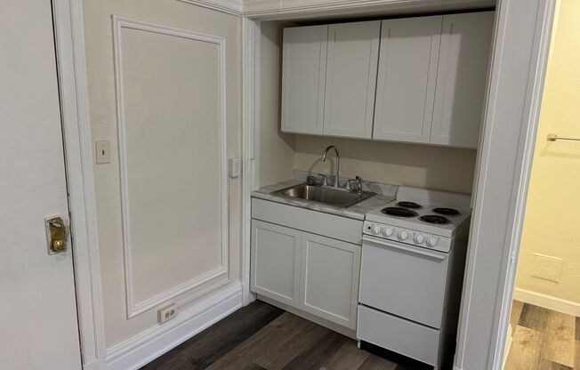 Studio, 1 bath, $735, Unit 216