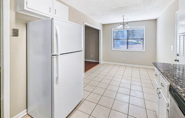 3 beds, 2 baths, $2,000, Unit Unit B