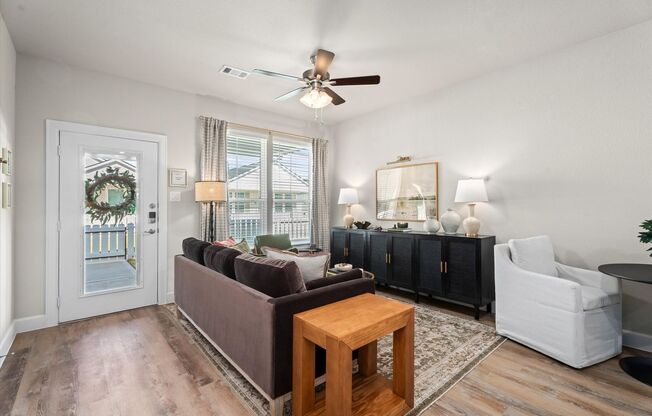 2 beds, 1 bath, 868 sqft, $1,950, Unit 4305