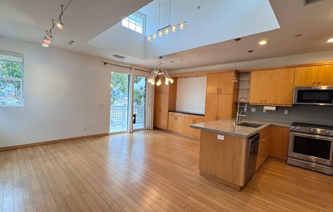 Stunning Townhome in the heart of Encinitas