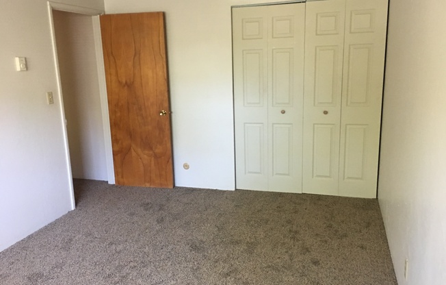 2 beds, 1 bath, 700 sqft, $1,195, Unit MAN 315