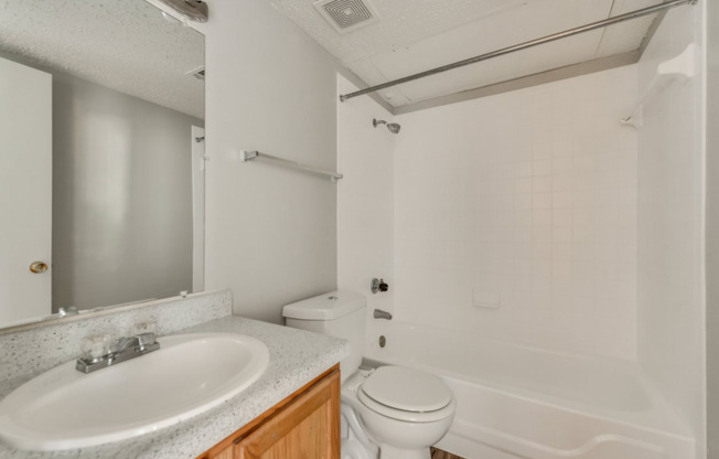 1 bed, 1 bath, 590 sqft, $1,075, Unit 613