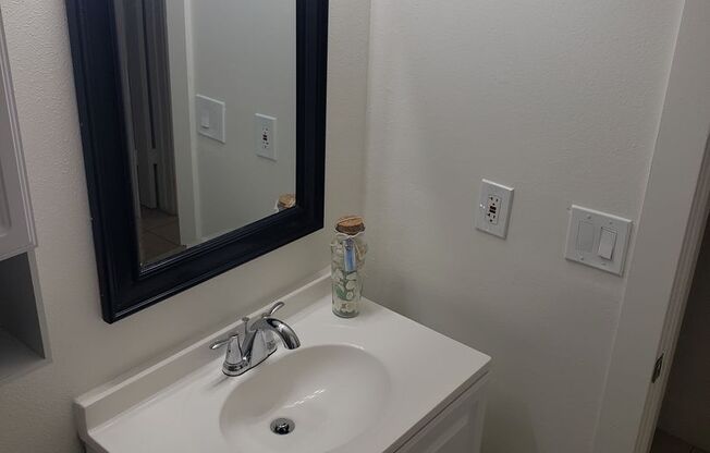 1 bed, 1 bath, $2,095, Unit Unit B