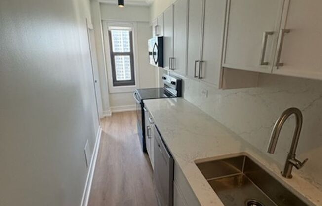 1 bed, 1 bath, 714 sqft, $2,854, Unit 1401