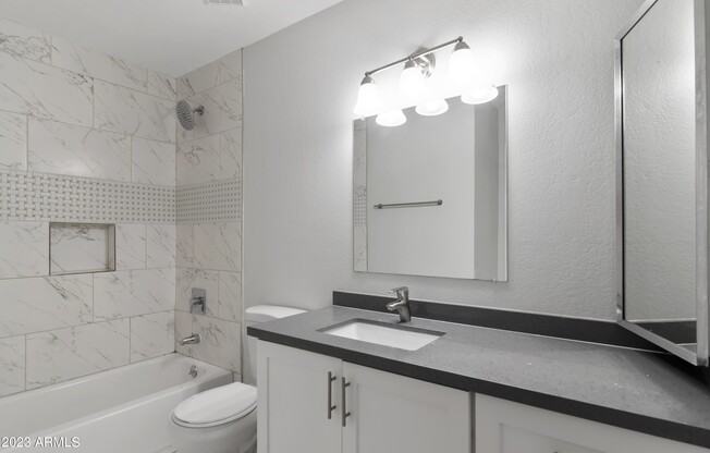 7410 N 44 DR