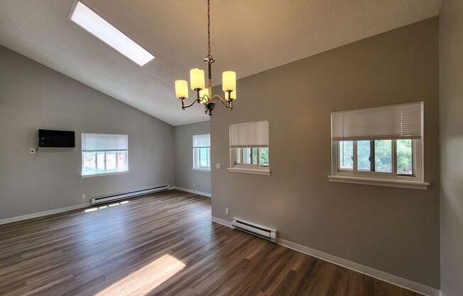 Vaulted Ceilings & Modern Two Bedroom in Lakewood-Available NOW!!