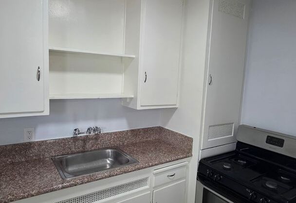 1 bed, 1 bath, 450 sqft, $1,695, Unit 2705B