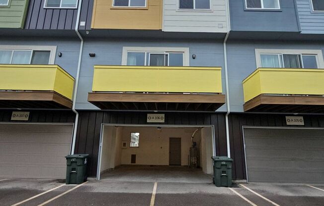 3 beds, 2.5 baths, 1,400 sqft, $1,895, Unit A104