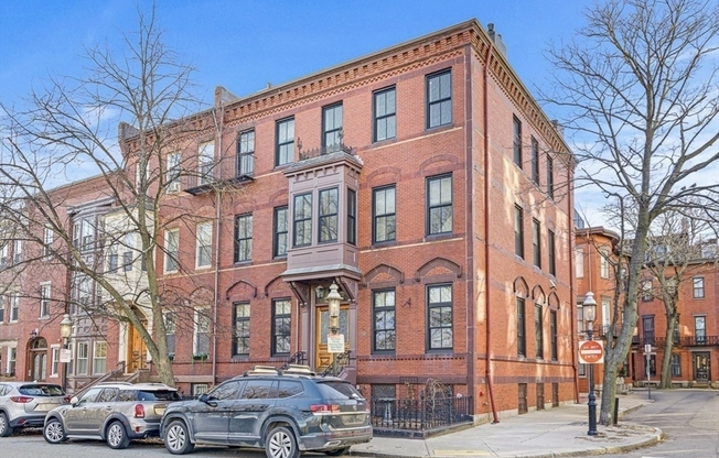 31 MONUMENT SQ