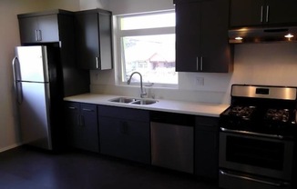 3 beds, 3 baths, $4,095, Unit 1296