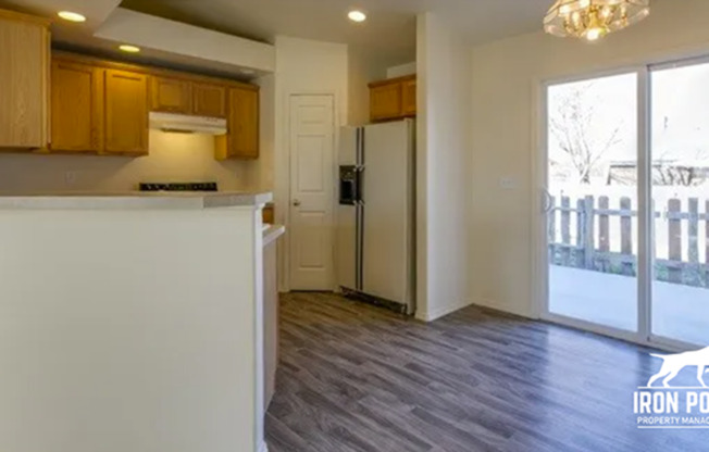 4bed/2.5 Bath in Kuna w/fenced yard, vaulted ceilings, and 2 car garage.