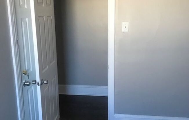 4 beds, 1 bath, $1,400, Unit 1st Floor Rear