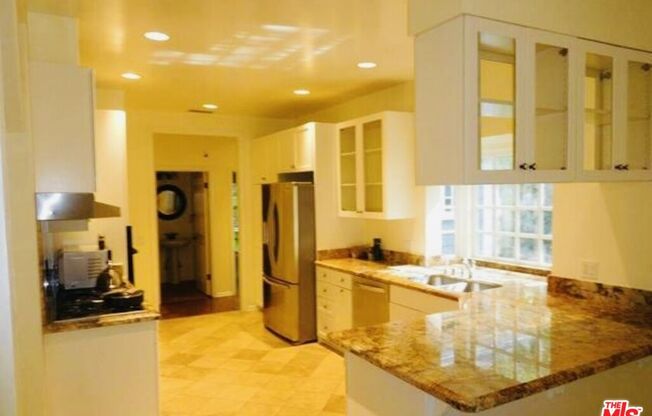 818 N Beverly Glen Blvd