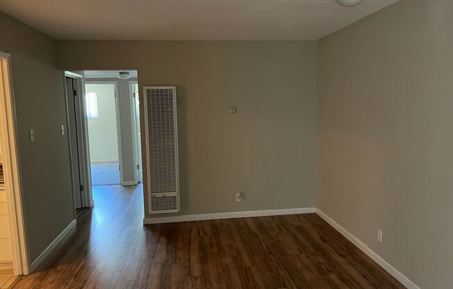 2 beds, 1 bath, $2,000, Unit 25