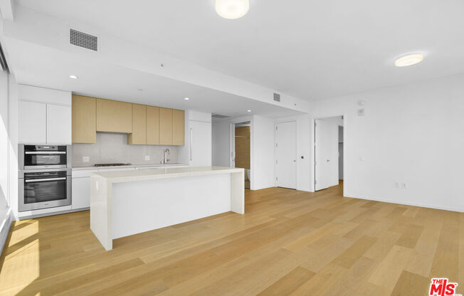 2 beds, 2 baths, 1,305 sqft, $4,800, Unit 2811