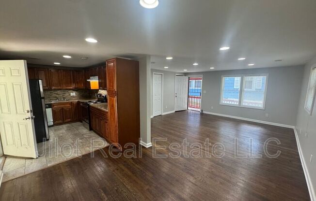 1370 CLERMONT AVE