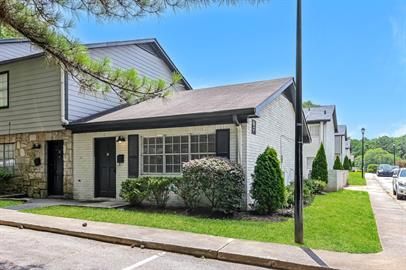 2 beds, 1.5 baths, 1,100 sqft, $1,299, Unit E25