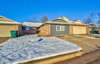 3 Bedroom 2 bath duplex in SW OKC!