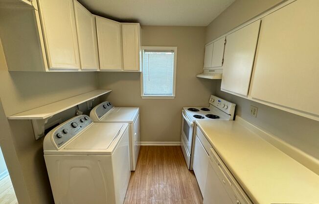 Adorable 2 Bedroom Condo Near UNC!