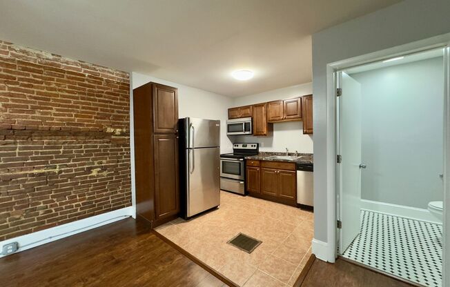 For Rent: Spacious Urban Living at 1322-1324 Eutaw Pl – Your Ideal City Dwelling!
