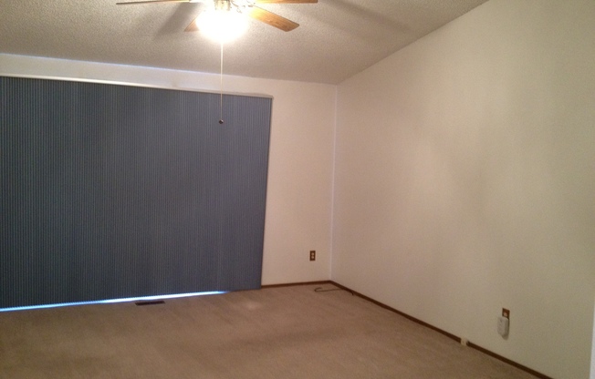 2 beds, 1 bath, $1,600