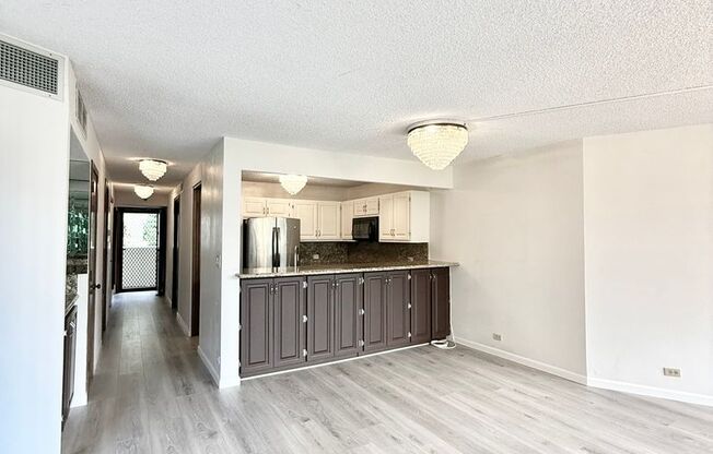 2/br/2ba/2pkg Condo with Amenities! Small dog negotiable