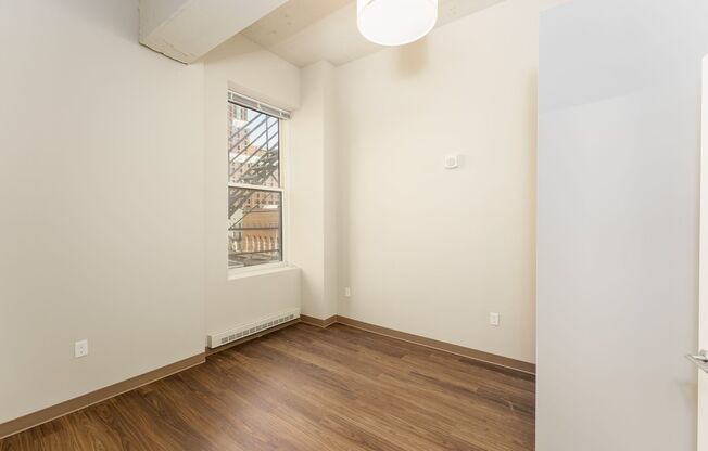 Studio, 1 bath, 275 sqft, $1,000, Unit 319
