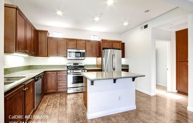 3 beds, 3.5 baths, $3,095, Unit UNIT 6