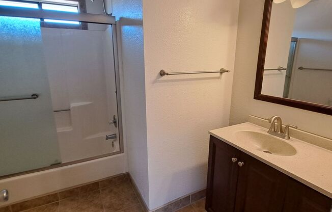 2 beds, 1 bath, 800 sqft, $1,450, Unit Unit B