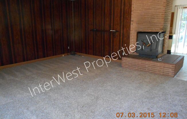 3 Bedroom Ranch Style on Cul De Saq with Fenced Yard, Wood Stove & Garage!