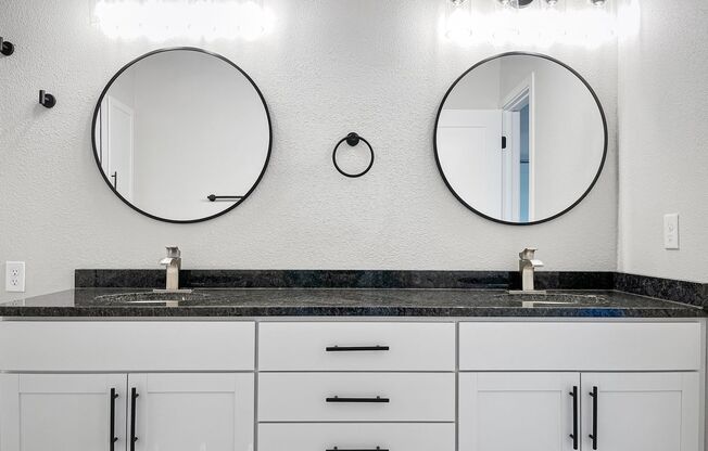 2 beds, 1.5 baths, 1,412 sqft, $2,195, Unit 04  2424 R