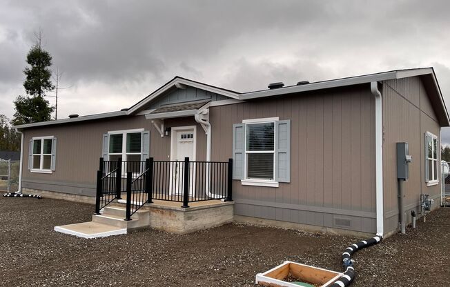 New Manufactured home West Paradise Location, 3 bed 2 bath, Near Bille park