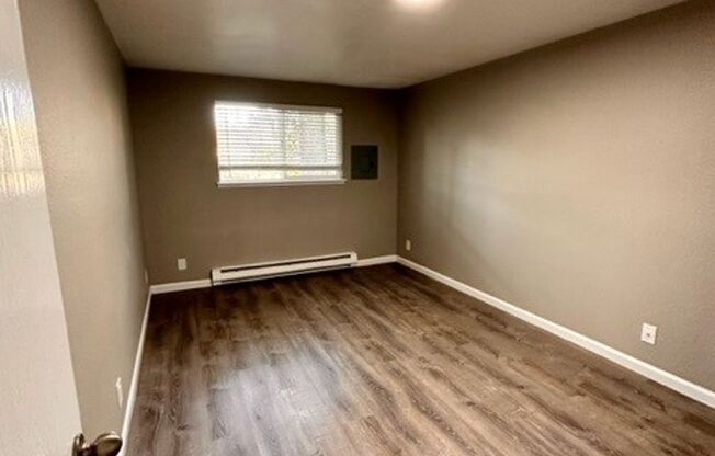 2 beds, 1 bath, 900 sqft, $1,800, Unit Unit 8