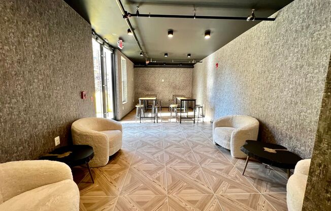 Studio, 1 bath, 450 sqft, $1,372, Unit 204