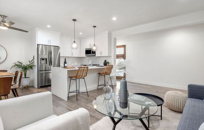 2 beds, 2 baths, 880 sqft, $3,995, Unit O