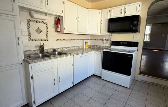 Beautiful Columbia 2 BR for Immediate Move in
