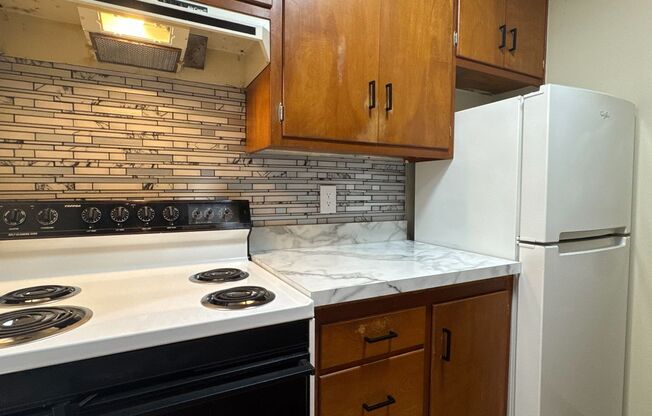 1 bed, 1 bath, $775, Unit 4