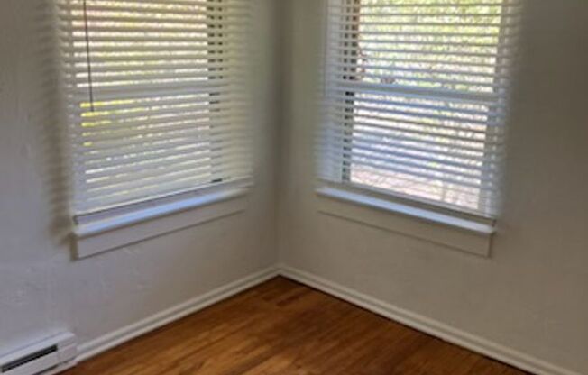 Cozy Home - Updated 2 bedroom with 2 car garage - Pet friendly !