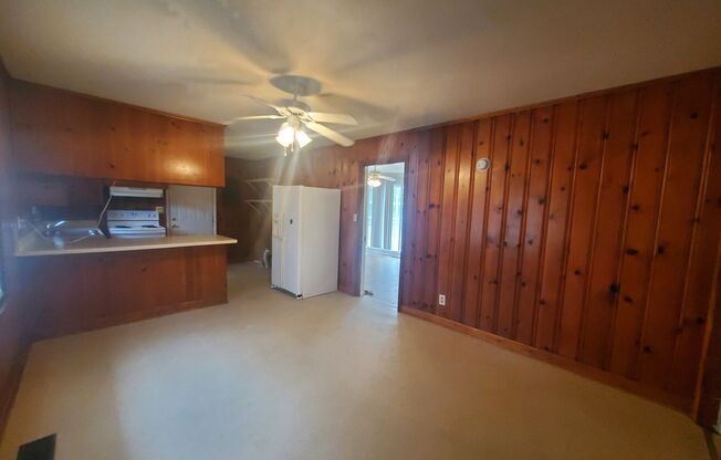 3 beds, 1 bath, $1,250