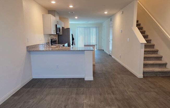 Nearly New Modern Townhome– Move-In Ready!