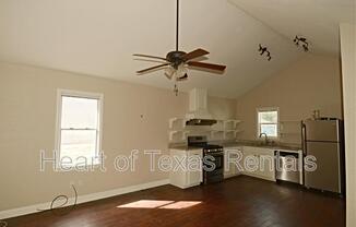 2821 1/2 COLUMBUS AVE