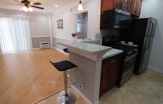 2 beds, 2 baths, 910 sqft, $2,850, Unit 512