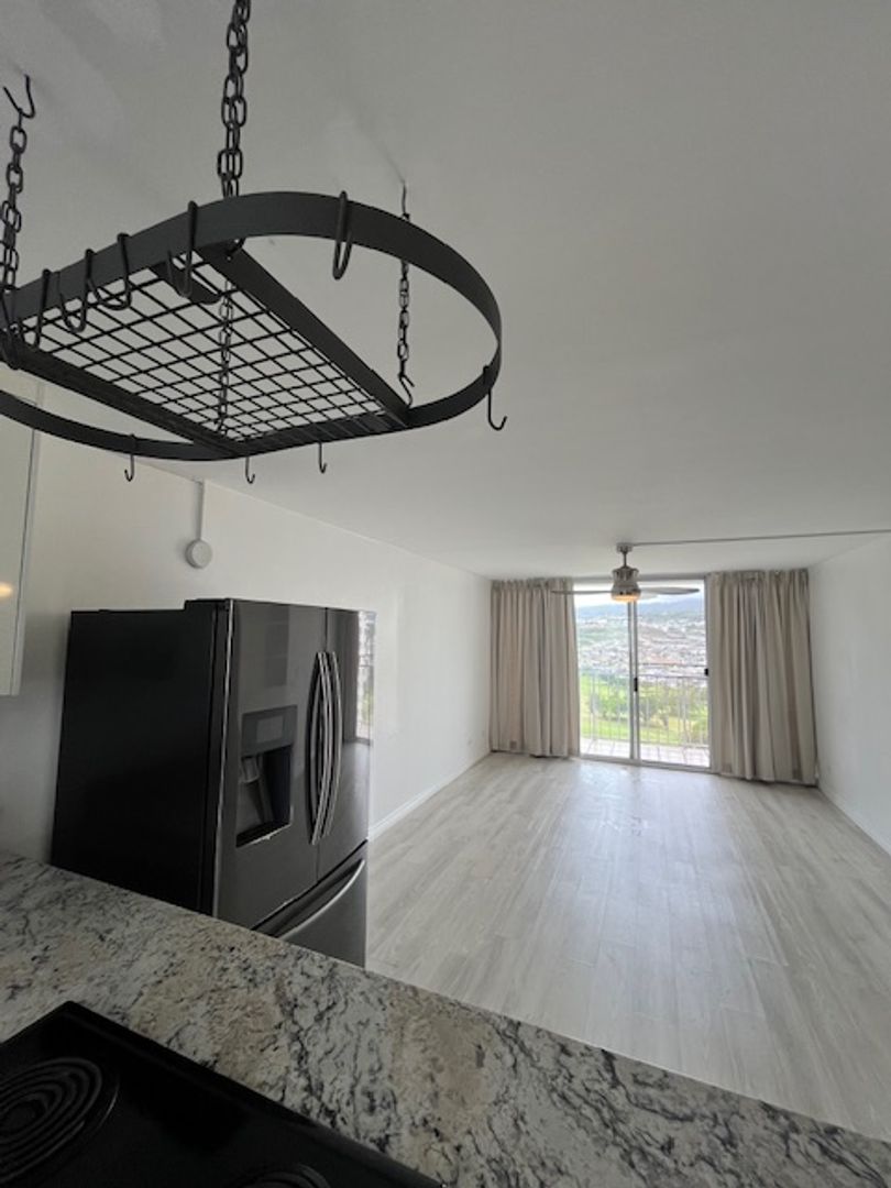 Greenwood 2 Bed/1.5 bath Apartment with 1 parking - includes all utilities
