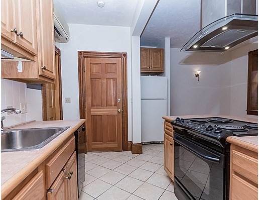 2 beds, 1 bath, 650 sqft, $3,725, Unit 1