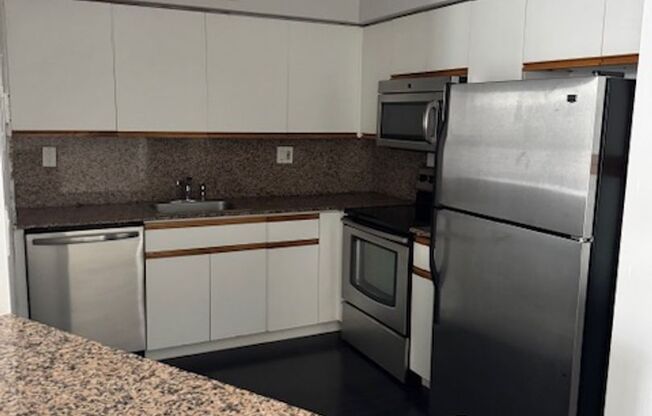 2 beds, 2 baths, $2,500, Unit #802