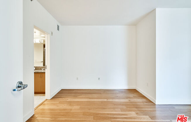 1 bed, 1 bath, 854 sqft, $4,400, Unit 1527