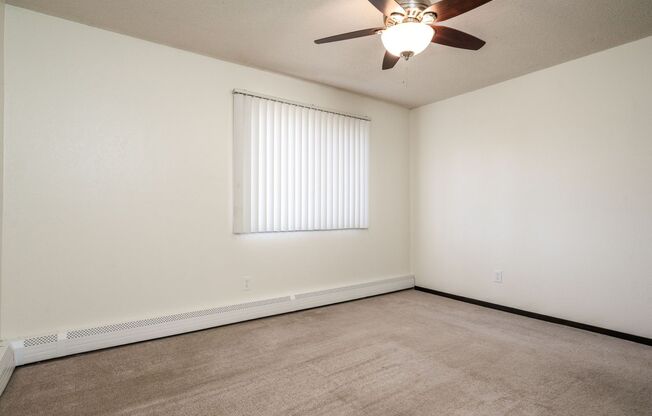 2 beds, 1 bath, 938 sqft, $1,415, Unit 860-301